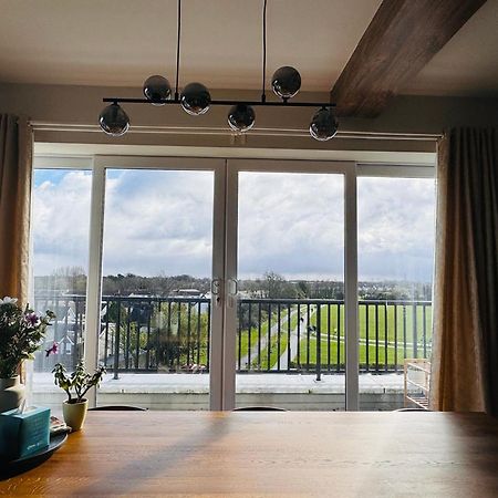 Finnstown Hall- Private Room In Shared Apartment With The Host Dublin Extérieur photo