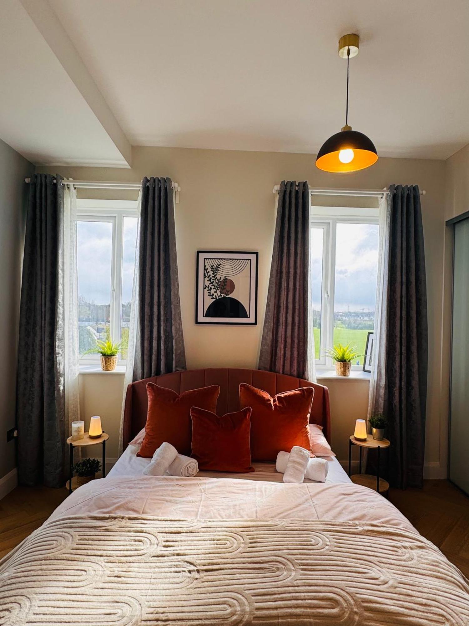 Finnstown Hall- Private Room In Shared Apartment With The Host Dublin Extérieur photo