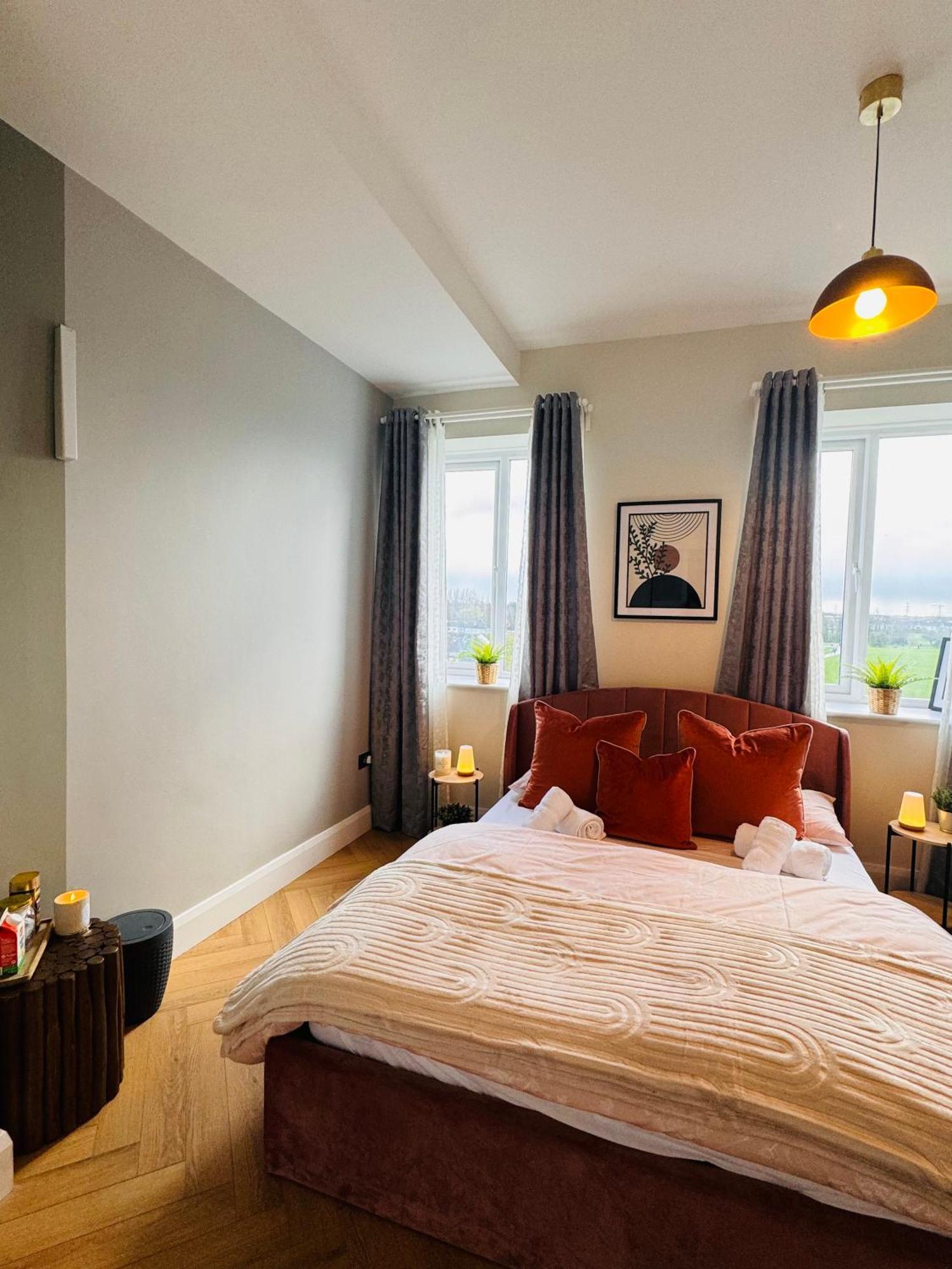 Finnstown Hall- Private Room In Shared Apartment With The Host Dublin Extérieur photo