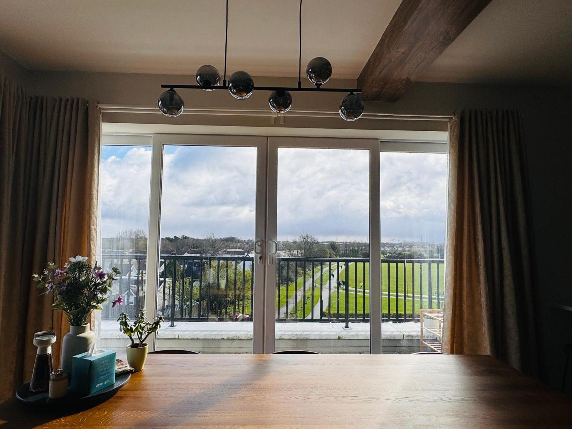 Finnstown Hall- Private Room In Shared Apartment With The Host Dublin Extérieur photo