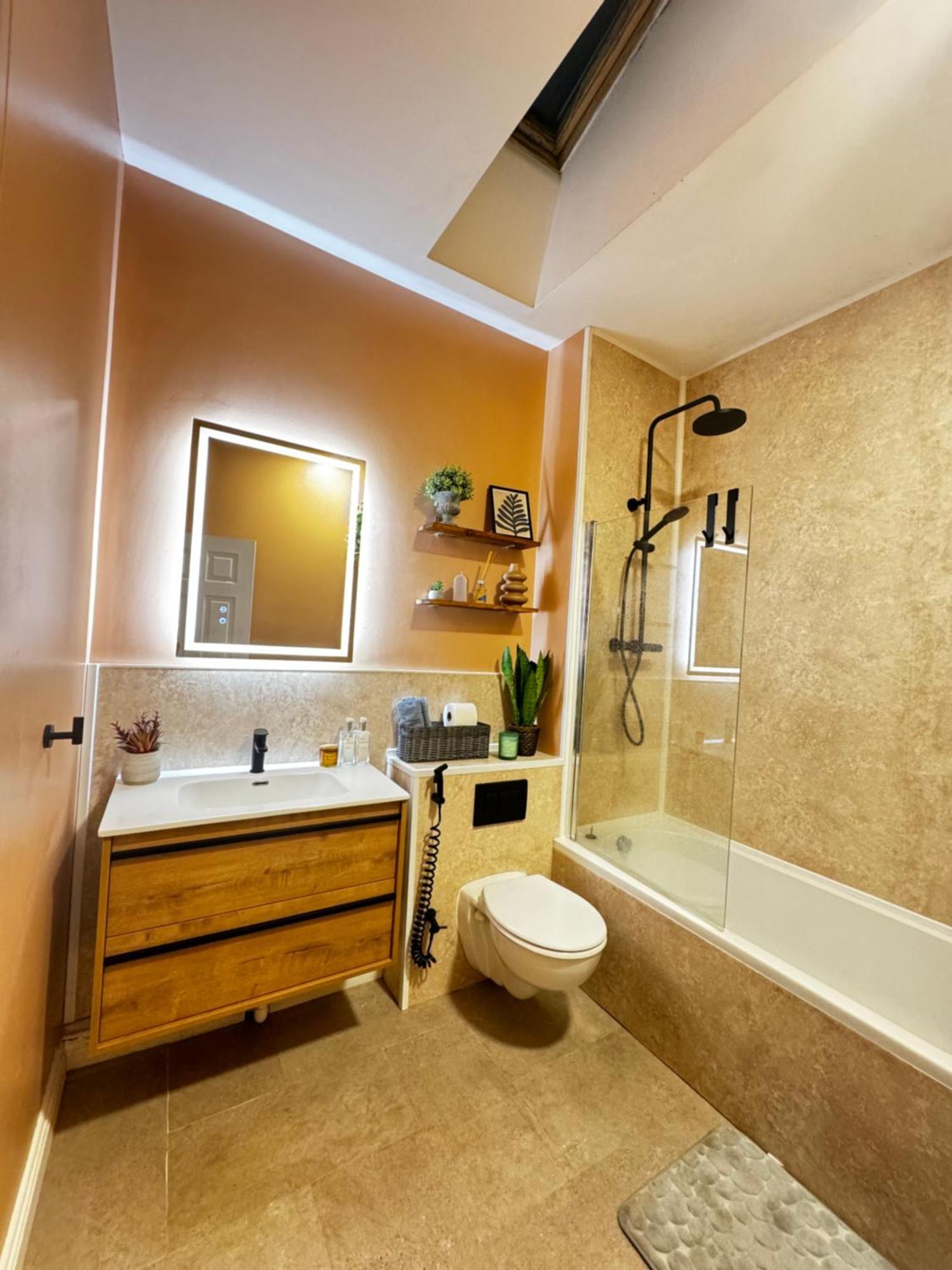 Finnstown Hall- Private Room In Shared Apartment With The Host Dublin Extérieur photo
